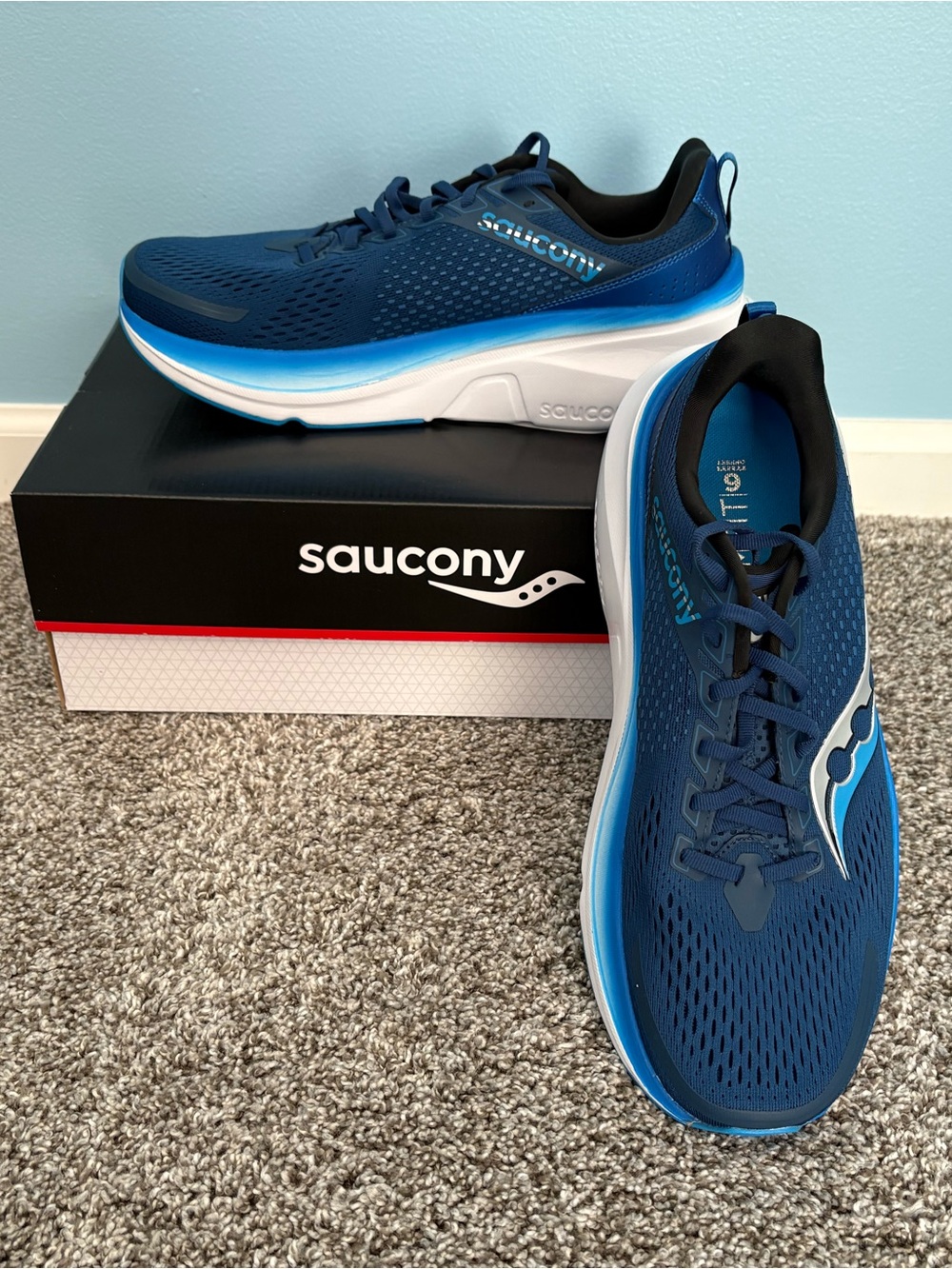 Saucony Men’s Guide 17 Navy Cobalt Sneakers Men’s size 11 New in box